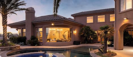 House (5 Bedrooms) | Interior