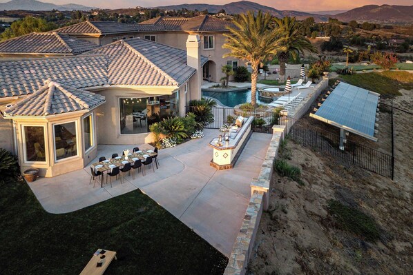 House (5 Bedrooms) | Front of property - Sangiovese By Avantstay Spectacular Estate w/ Pool, Hot Tub & Putting Green (Temecula)