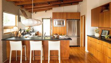 Nhà (3 Bedrooms) | Bếp riêng | Tủ lạnh, lò vi sóng, lò nướng, bếp nấu