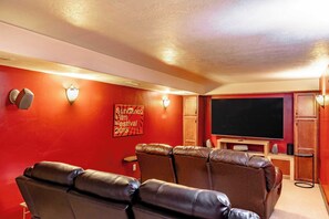 House (5 Bedrooms) | Interior