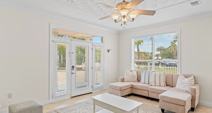 Destin Group Getaway Hot Tub, Pool, Ping Pong 2 Blocks to Beach Seacrest