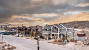 Interior - Chartreuse by Avantstay Modern Mountain Cabin in Heart of Park City (Park City)