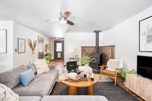 House (3 Bedrooms) | Front of property