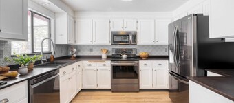 Quiet River Bend Cabin by Avantstay 35 Mins to Mt Bachelor 10 Mins to Town Centre Hot Tub!