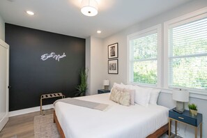 House (3 Bedrooms) - Ryman by Avantstay Centrally Located Townhouse w/ Stylish Interior & Porch Swings! (Nashville)