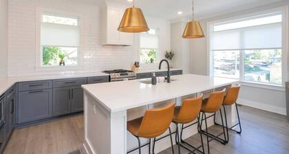 Ryman by Avantstay Centrally Located Townhouse w/ Stylish Interior & Porch Swings!