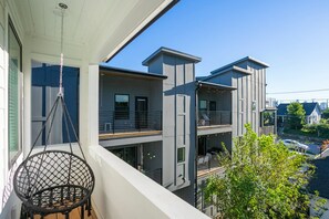 Property grounds - Ryman by Avantstay Centrally Located Townhouse w/ Stylish Interior & Porch Swings! (Nashville)