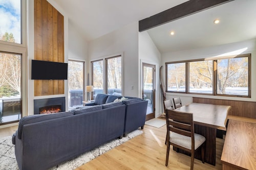 Quicksilver by Avantstay Park City Town House in Great Location!