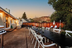 Outdoor dining - Cabernet By Avantstay Tranquil Sonoma Valley Oasis w/ Pool & Fire Pit (Santa Rosa)