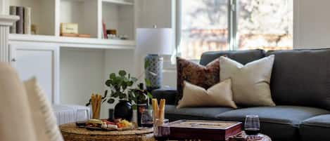 55 inci televisyen dengan digital, pendiangan, perkhidmatan penstriman