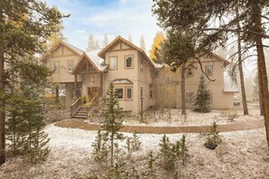 House (Multiple Bedrooms) | Interior - River Rock by Avantstay 8 Bedroom Ski Estate w/ Hot Tub & Movie Theatre 10 Min Walk to Mtn (Breckenridge)