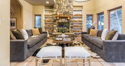 River Rock by Avantstay 8 Bedroom Ski Estate w/ Hot Tub & Movie Theatre 10 Min Walk to Mtn