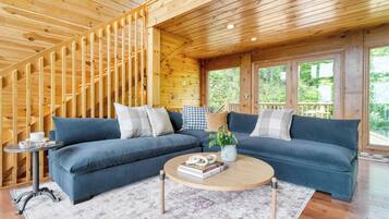 House (5 Bedrooms) | Interior