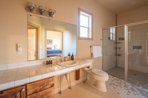 A bathroom with a large mirror, a sink, a toilet, and a glass-enclosed shower. - Powell by Avantstay Secluded Home Only 10 Mins From DT Bend w/ Hot Tub (Bend)