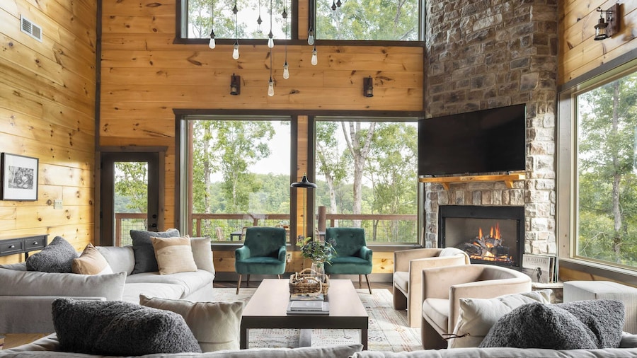 Copperhead by Avantstay Treetop Haven w/ Indoor Pool, Home Theatre & Game Room!!