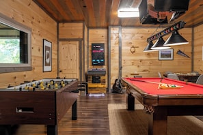 House (6 Bedrooms) | Interior