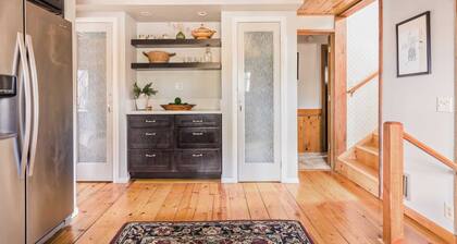 Walk to the Lake, Sand Volleyball Court, Pool Table, Deck Gambler by Avantstay