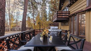 Interior - Walk to the Lake, Sand Volleyball Court, Pool Table, Deck Gambler by Avantstay (Big Bear Lake)