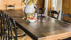 Interior - Walk to the Lake, Sand Volleyball Court, Pool Table, Deck Gambler by Avantstay (Big Bear Lake)