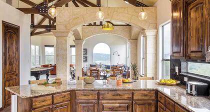 Hudson by Avantstay Magnificent Home w/ Beautiful Views, Multiple Living Areas, Pool & Games!