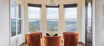 Hudson by Avantstay Magnificent Home w/ Beautiful Views, Multiple Living Areas, Pool & Games!