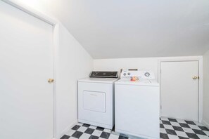 House (2 Bedrooms) | Bahagian dalam