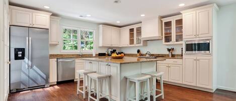 House (5 Bedrooms) | Interior