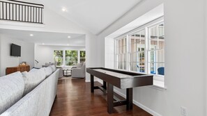 House (5 Bedrooms) | Interior