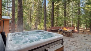 Interior - Moosetrack by Avantstay Hot Tub + BBQ Deck Tahoe Donner Ski, Golf & Beach Club Access (Truckee)