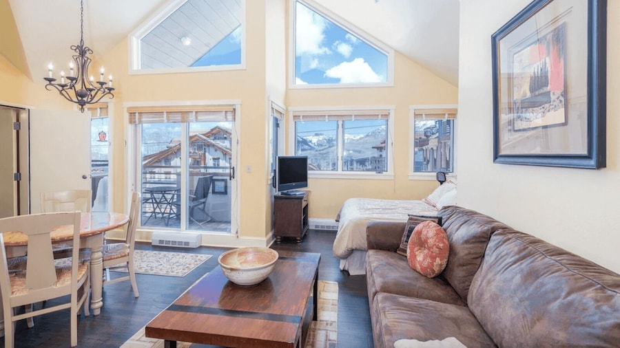Blue Mesa Penthouse by Avantstay Buyout of 3 Units Ski-in/ski-out Condo