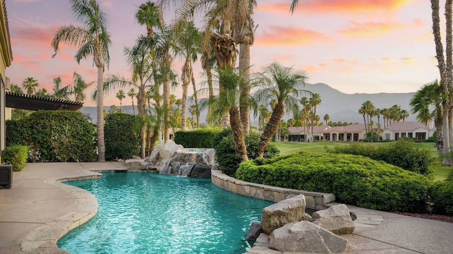 Spacious 5BR Desert Oasis: Pool, Hot Tub, & Fire Pit PGA West Golf Course
