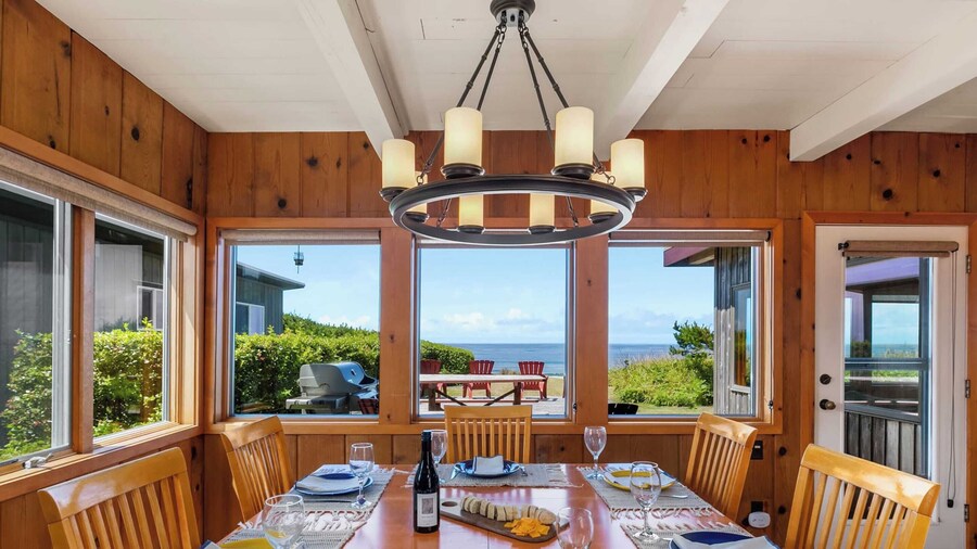 The Pilot House by Avantstay Stunning Home Right On Arch Cape Beach!