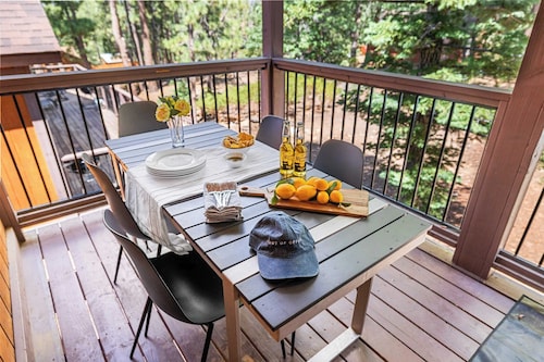 Teddy by Avantstay Majestic Cabin in Big Bear w/ Balcony