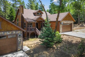House (4 Bedrooms) | Interior - Teddy by Avantstay Majestic Cabin in Big Bear w/ Balcony (Big Bear Lake)