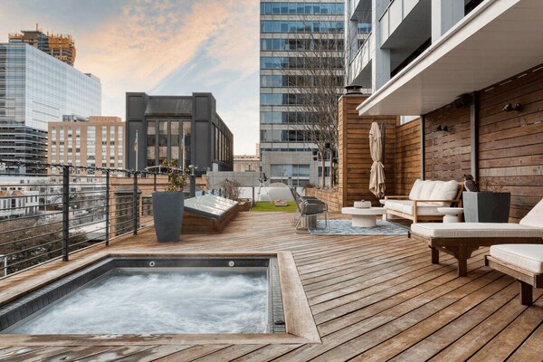 Paramount Place By Avantstay 4 Story Apartment In Heart Of Austin W/ Movie Theatre - Austin, TX