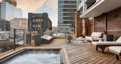 Paramount Place by Avantstay 4 Story Apartment in Heart of Austin w/ Movie Theatre