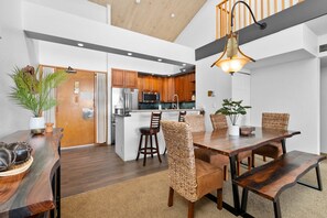 Dining - Hono Hideaway by Avantstay Ka'anapali Shores Resort Home on the Beach! (Kaanapali)