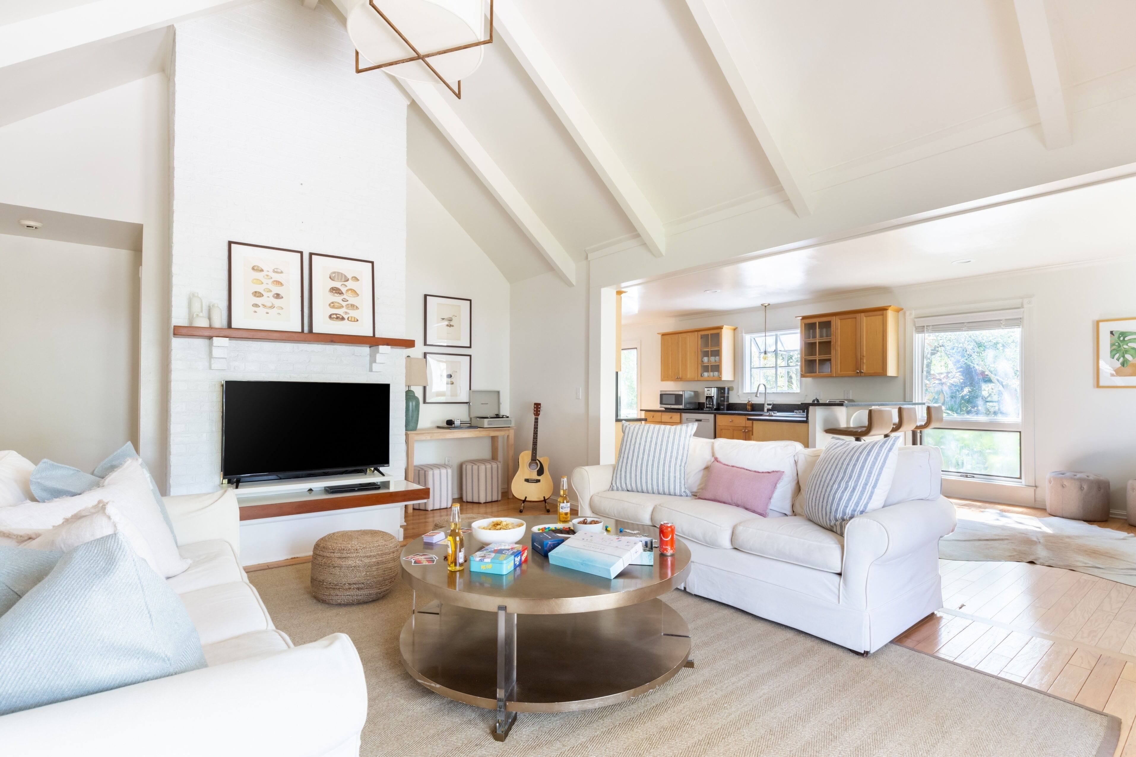 Orchard by Avantstay Whimsical Home w/ Lush Backyard