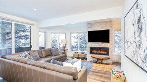 Front of property - Manitou Riverhouse 115 by Avantstay Spacious Condo in the Centre of Telluride (Telluride)
