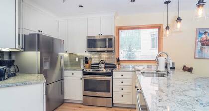 Le Chamonix D by Avantstay Located In Mountain Village, Close to Golf Course & Skiing