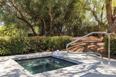 Wilson Creek Manor By Avantstay Sleeps 10! Amazing Estate w/ Pool & Game Room