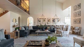 Villa (Multiple Bedrooms) | Bahagian dalam