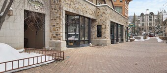 Le Chamonix B by Avantstay Located In Mountain Village, Close to Gondola & Skiing