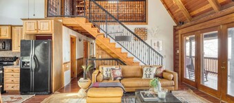 Pine Needle by Avantstay Log Cabin w/ Gorgeous Views, Hot Tub, Patio & Pool Table!