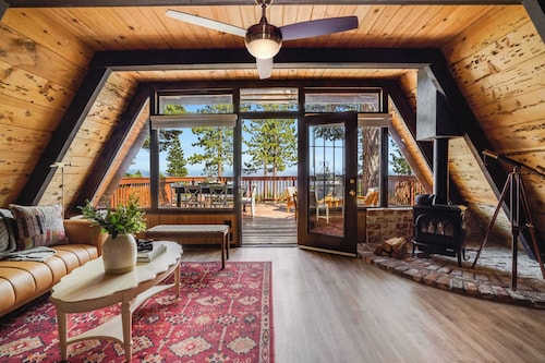 Horizon by Avantstay Stunning A-frame Cabin w/ Hot Tub, Billiards, Lake Views