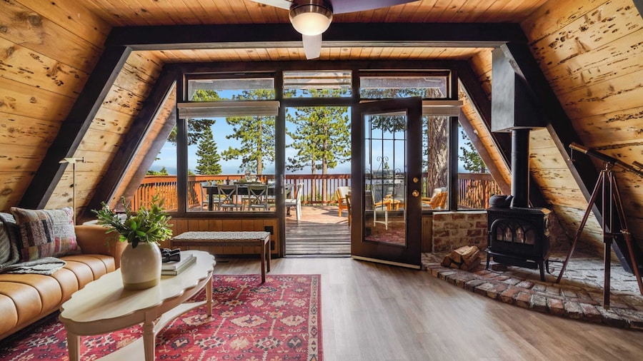 Horizon by Avantstay Stunning A-frame Cabin w/ Hot Tub, Billiards, Lake Views