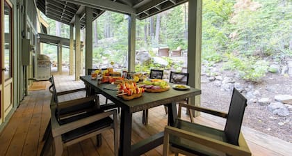 Everett by Avantstay 5mins to Palisades Tahoe! w/ HOT TUB