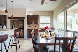 House (5 Bedrooms) | Interior