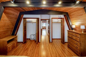 3 bedrooms, internet, bed sheets