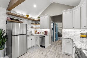 Fridge, microwave, oven, stovetop - HOT TUB! Tiny Home with one feature you won't find anywhere else... (Spring)